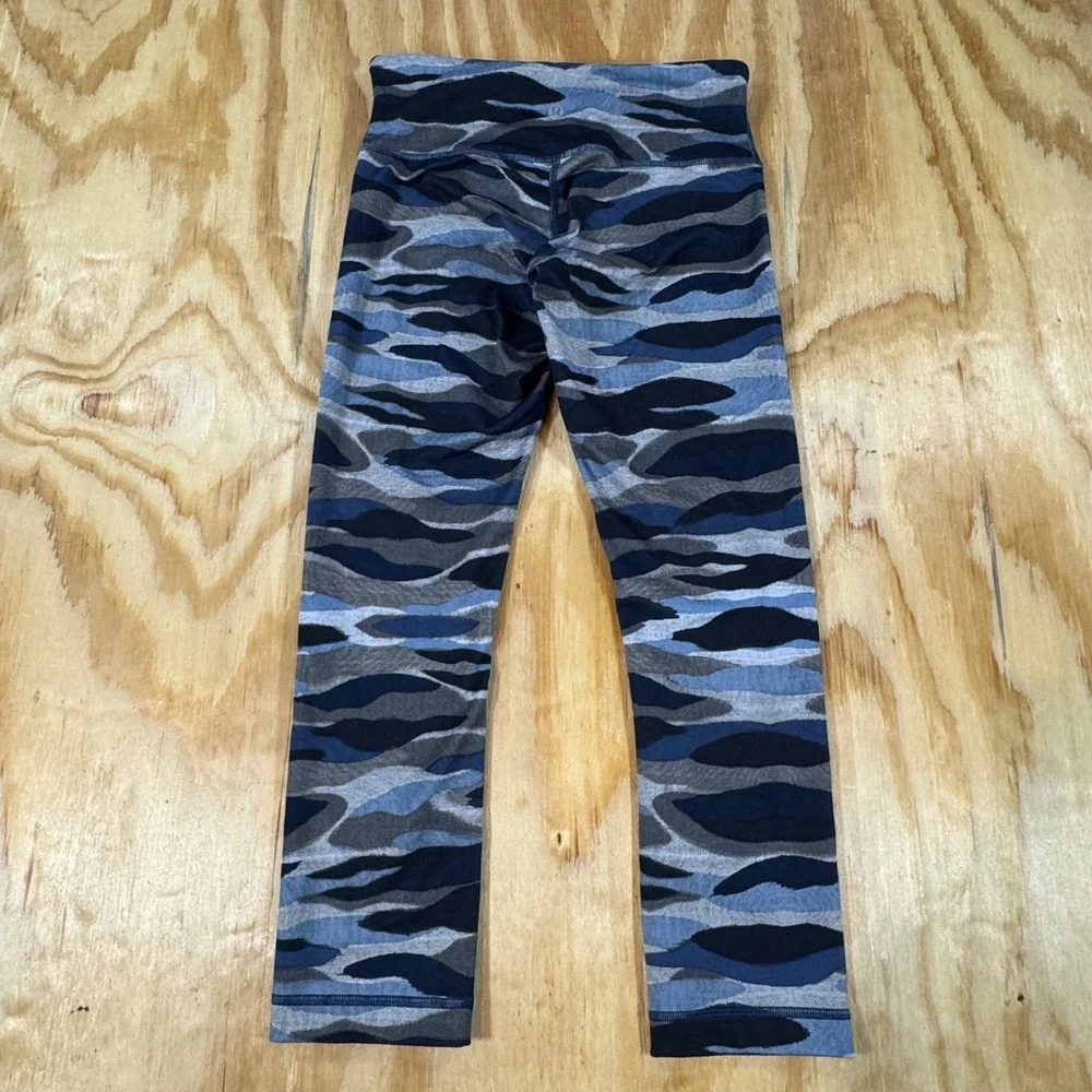 Lululemon Wunder‎ Under Crop Leggings Blue Grey Camo Size 4 Yoga Pants